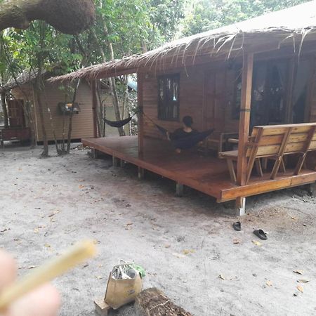 Lazy Hut Hotell Koh Phayam Exteriör bild
