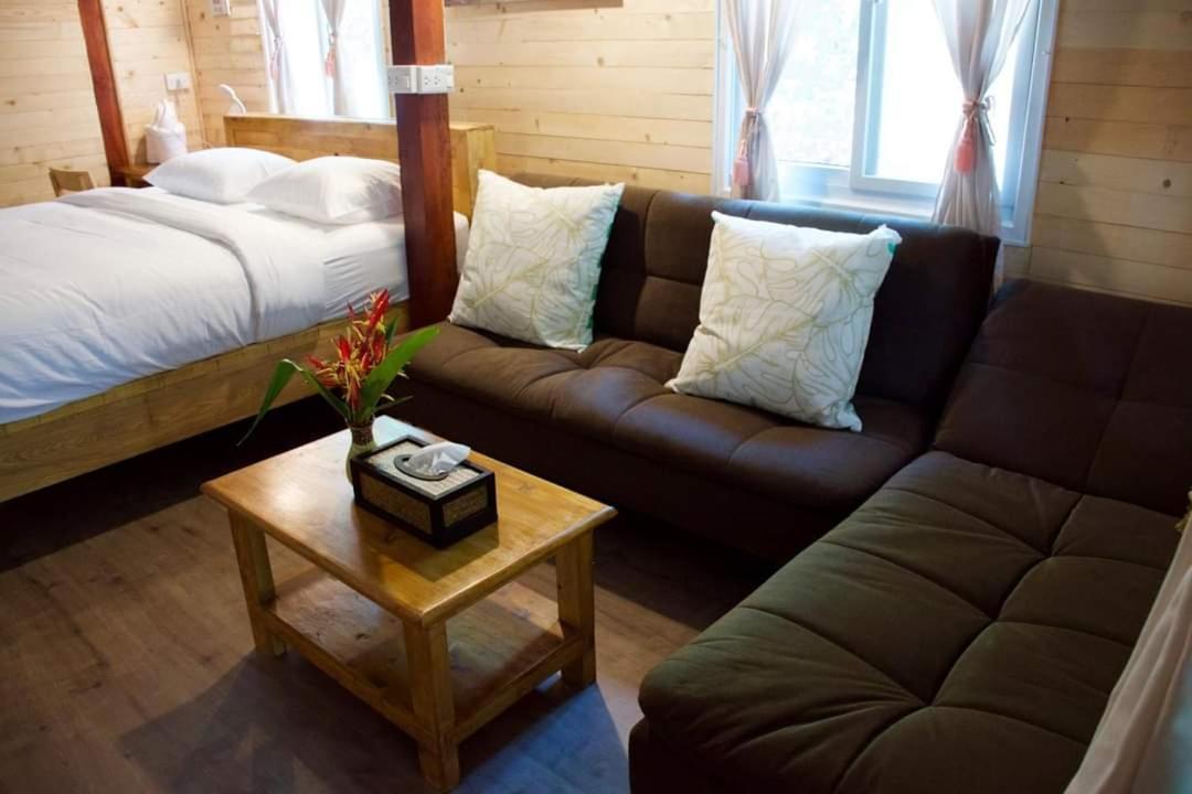 Lazy Hut Hotell Koh Phayam Exteriör bild