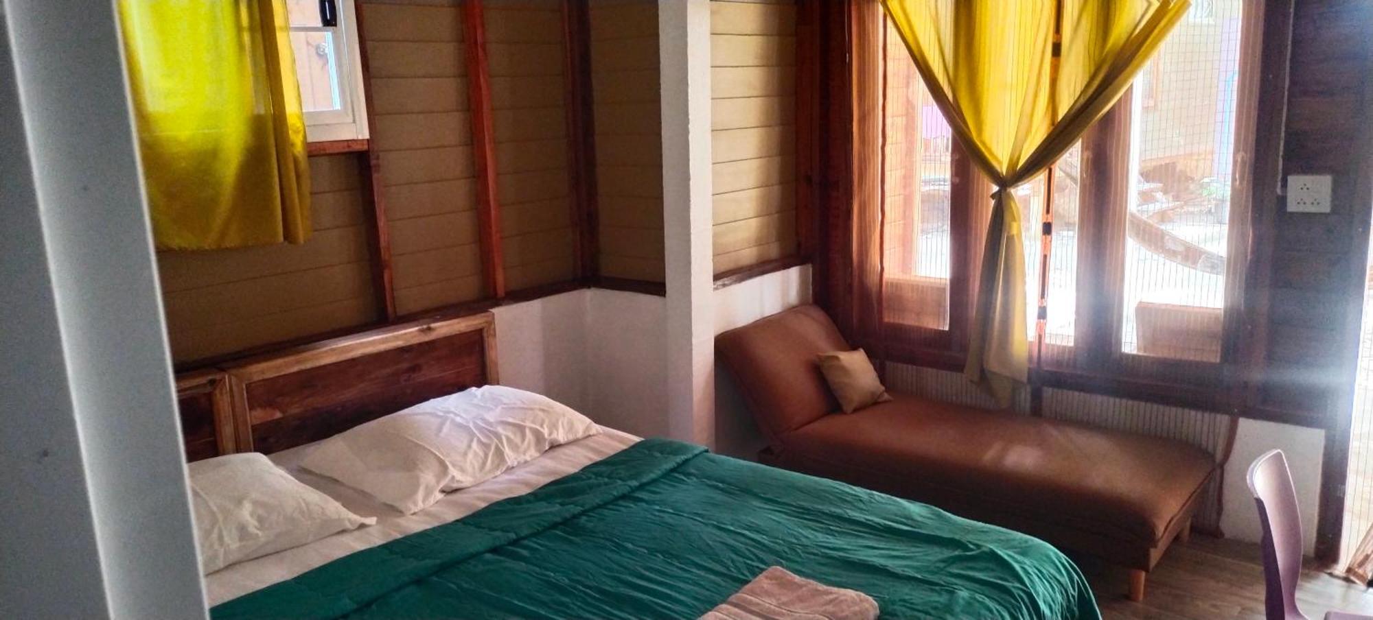 Lazy Hut Hotell Koh Phayam Exteriör bild