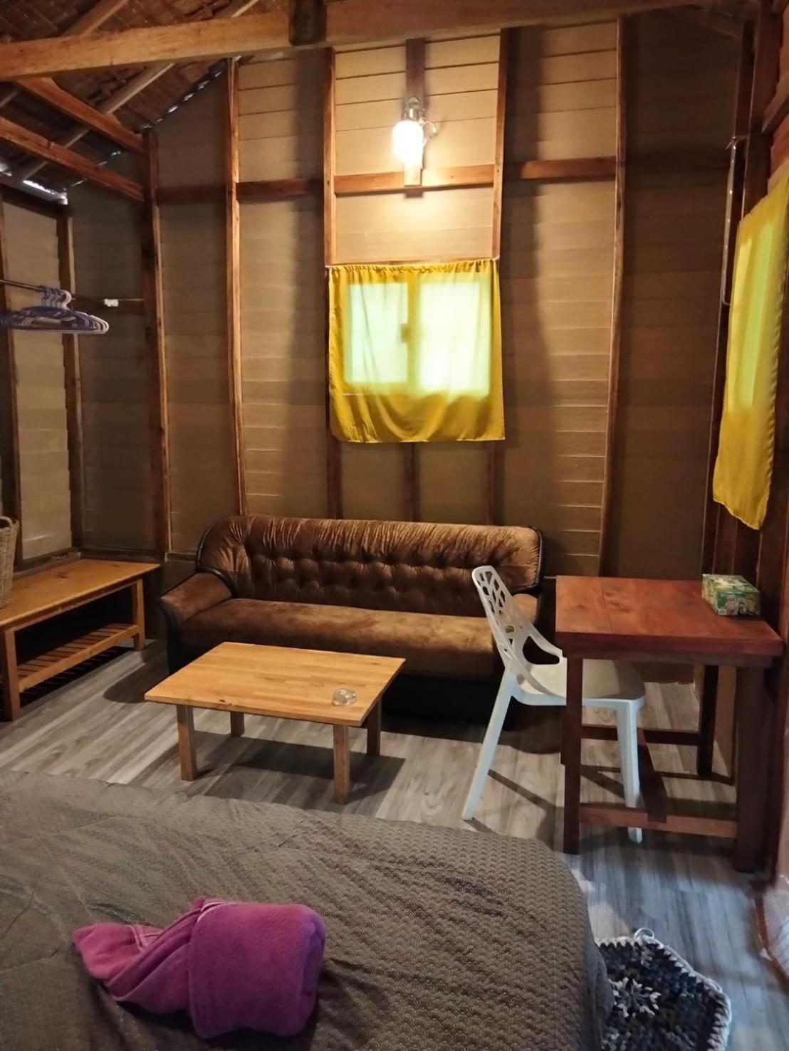 Lazy Hut Hotell Koh Phayam Exteriör bild