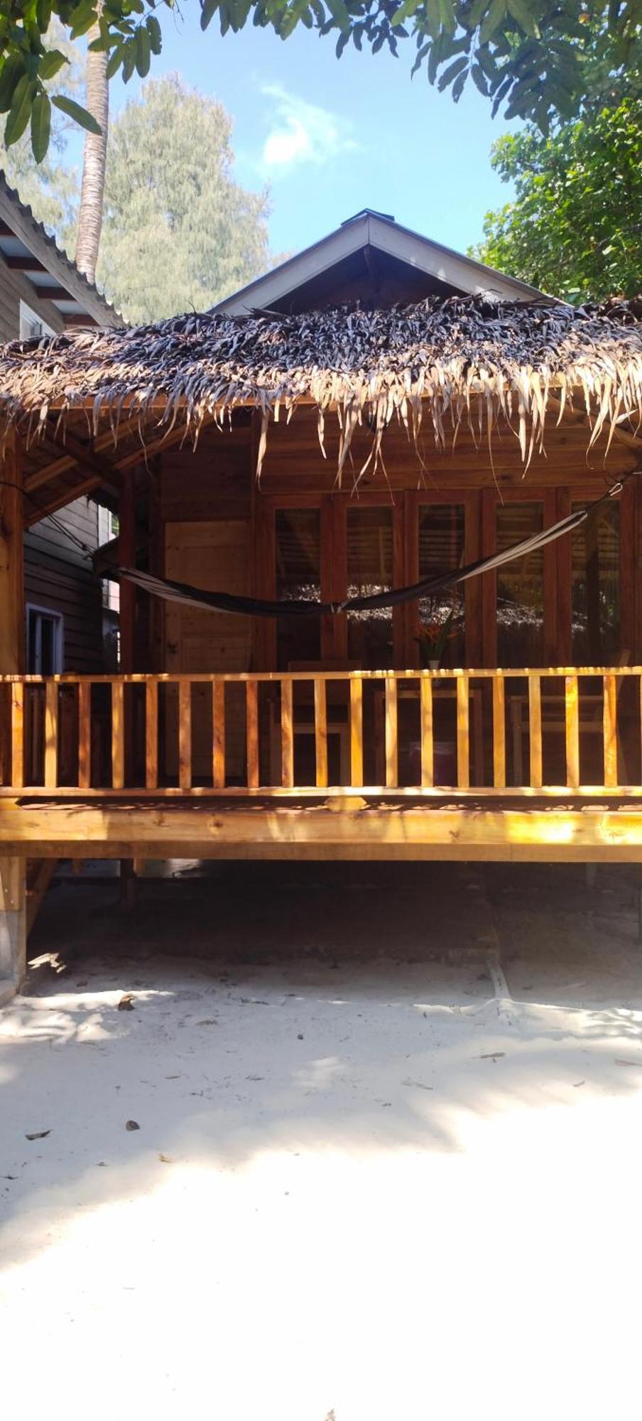 Lazy Hut Hotell Koh Phayam Exteriör bild
