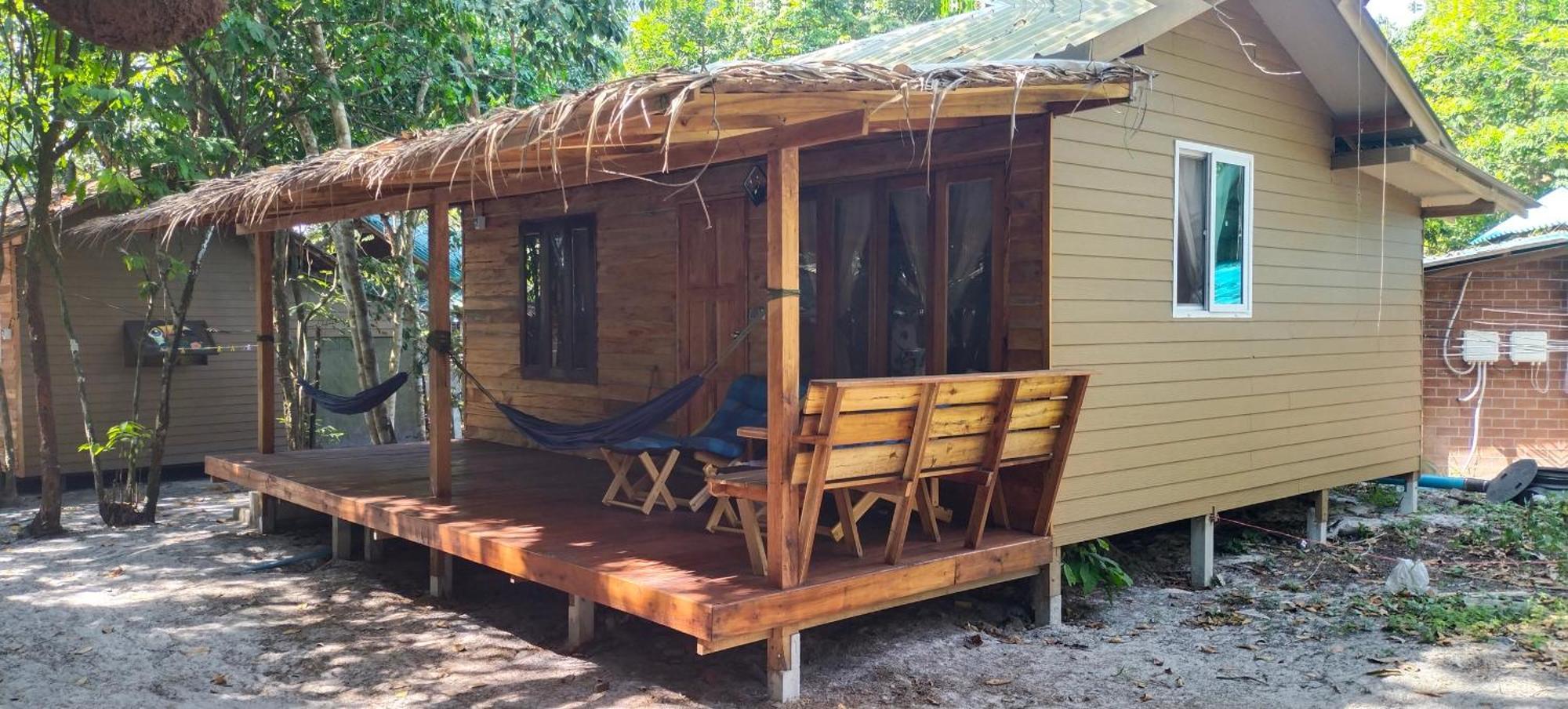 Lazy Hut Hotell Koh Phayam Exteriör bild