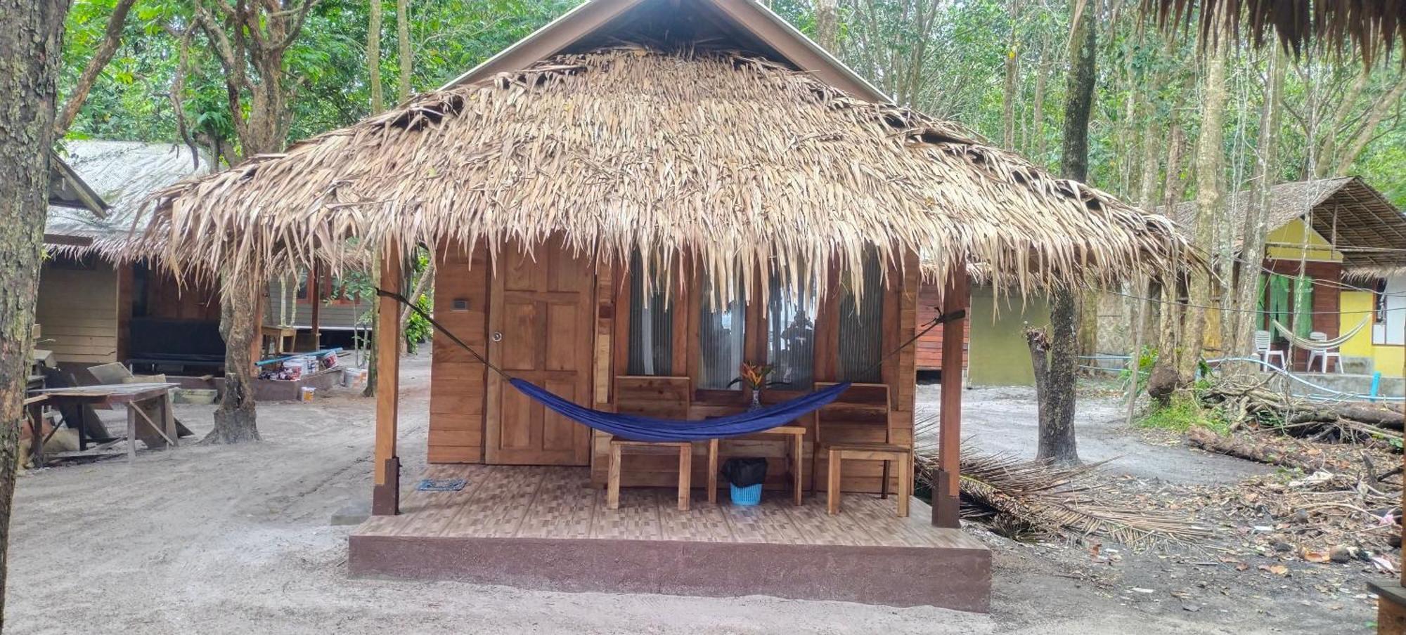Lazy Hut Hotell Koh Phayam Exteriör bild