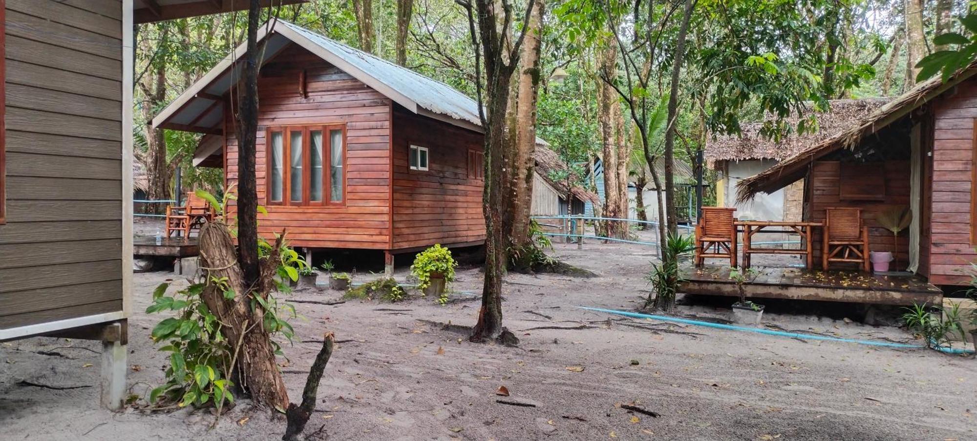 Lazy Hut Hotell Koh Phayam Exteriör bild