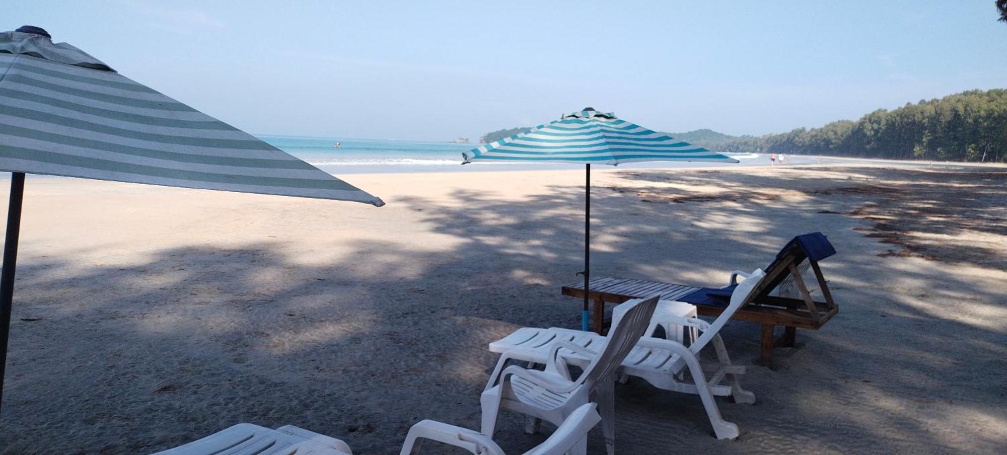 Lazy Hut Hotell Koh Phayam Exteriör bild