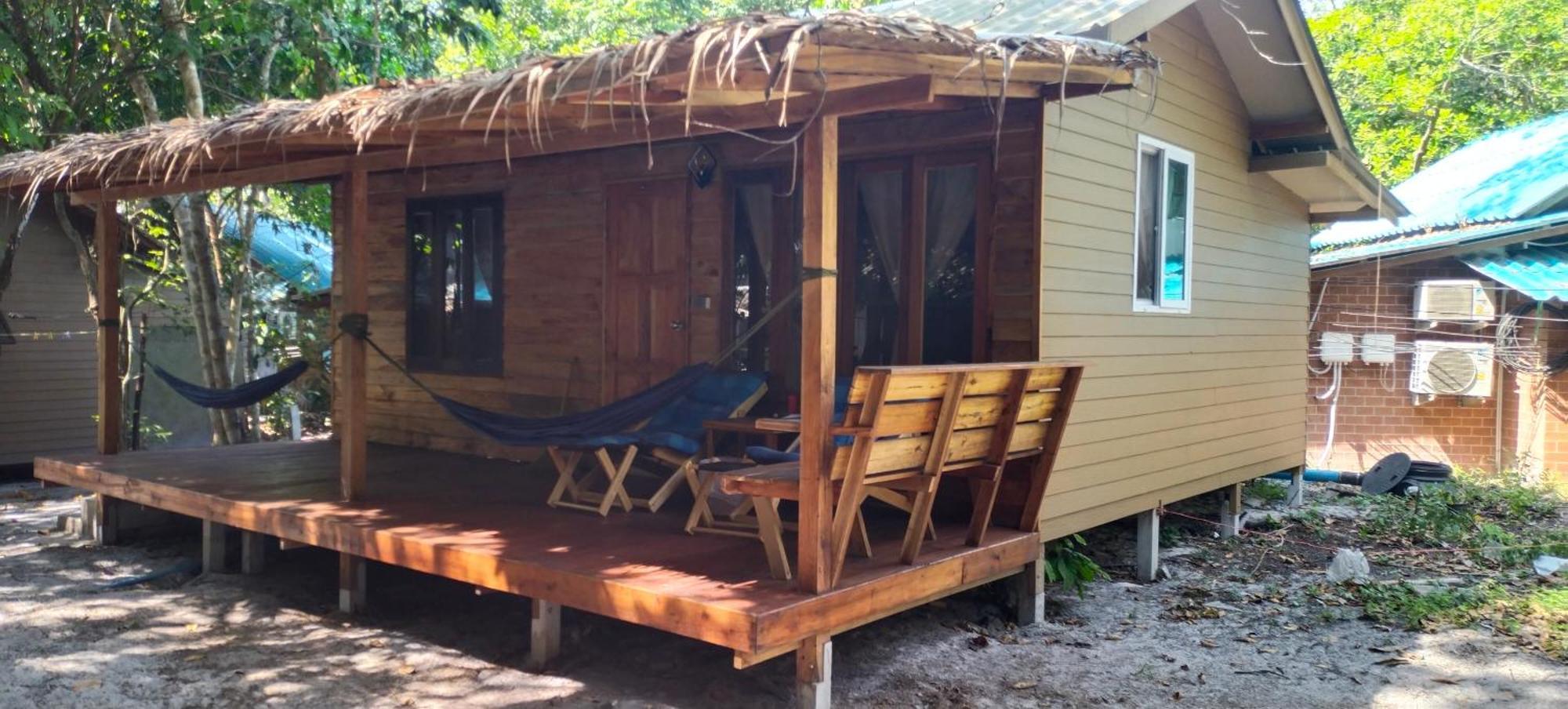 Lazy Hut Hotell Koh Phayam Exteriör bild