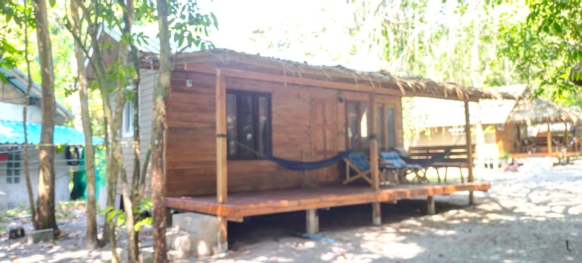 Lazy Hut Hotell Koh Phayam Exteriör bild