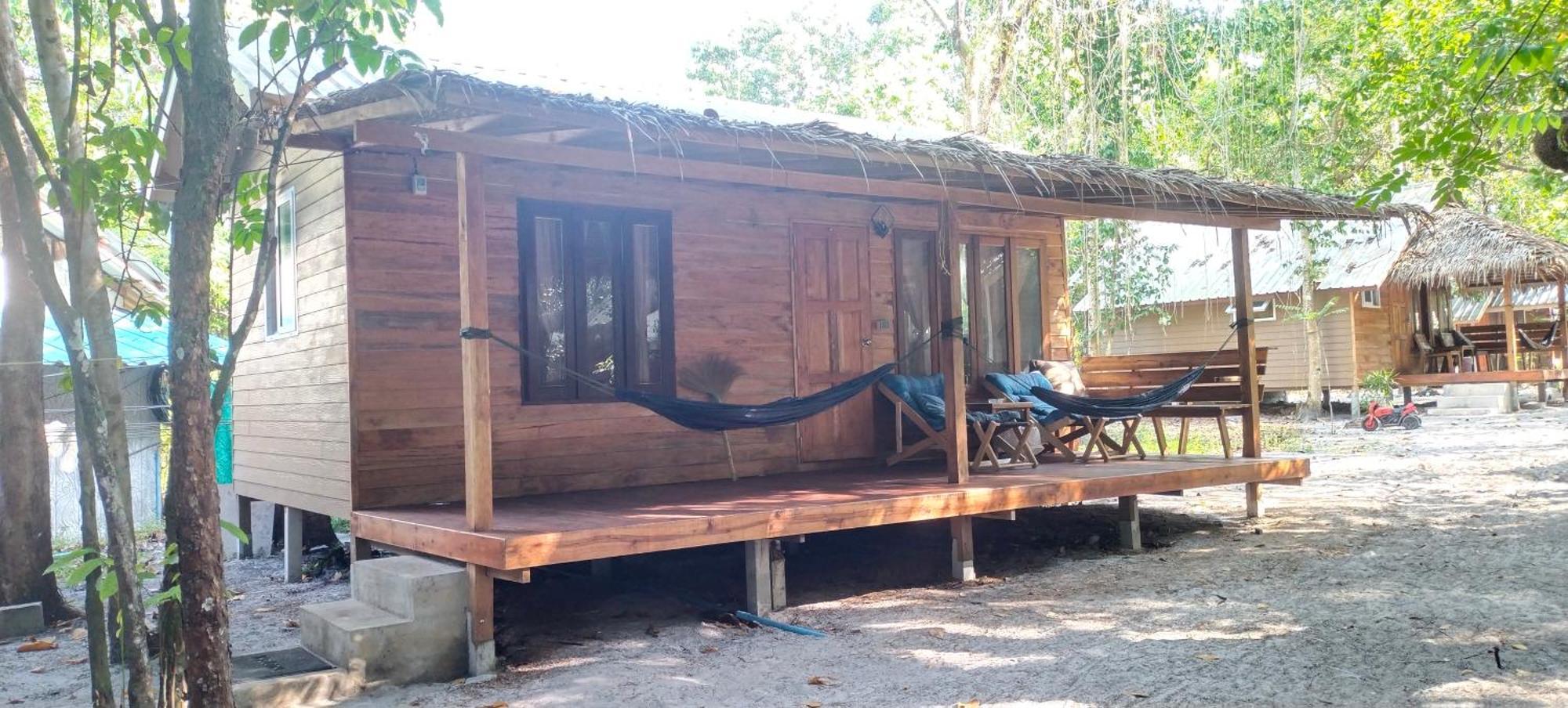 Lazy Hut Hotell Koh Phayam Exteriör bild